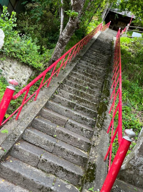 渋温泉　金毘羅宮赤い階段